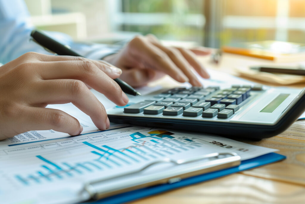 Análise contabilística e fiscal realizada por profissional, com cálculo financeiro e avaliação de dados, no âmbito dos serviços de contabilidade na Moita prestados pelo ProjectoP.